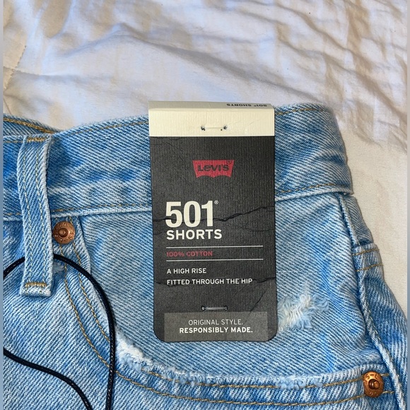 |SOLD| Levi’s 501 Shorts 100% Cotton A High Rise Fitted Through The Hip - Picture 4 of 8